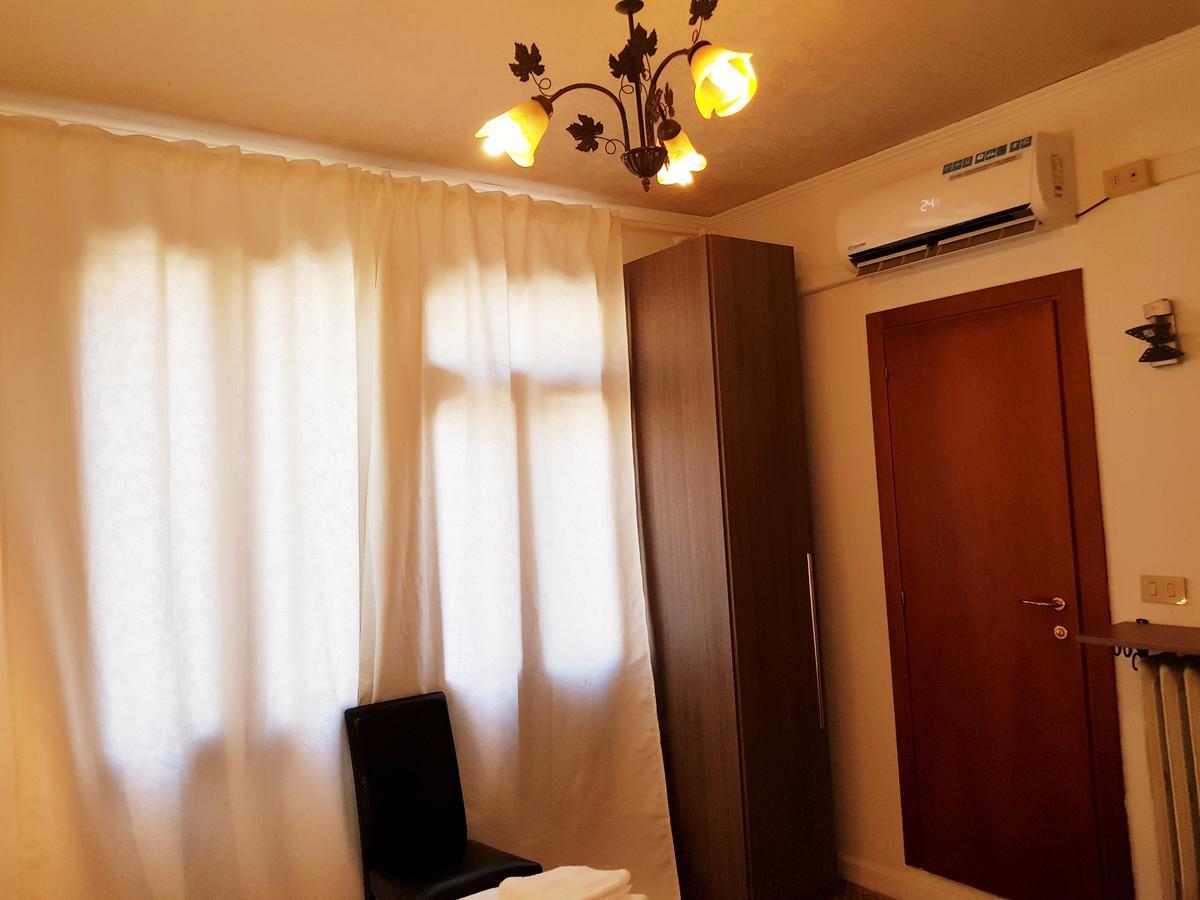 Residenza Ponte Degli Scalzi Венеция Екстериор снимка