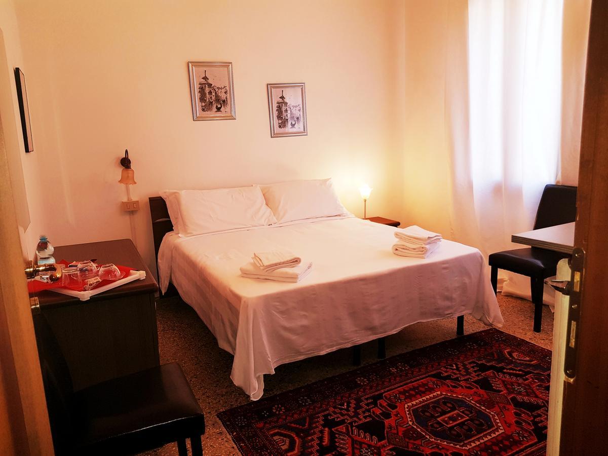 Residenza Ponte Degli Scalzi Венеция Екстериор снимка