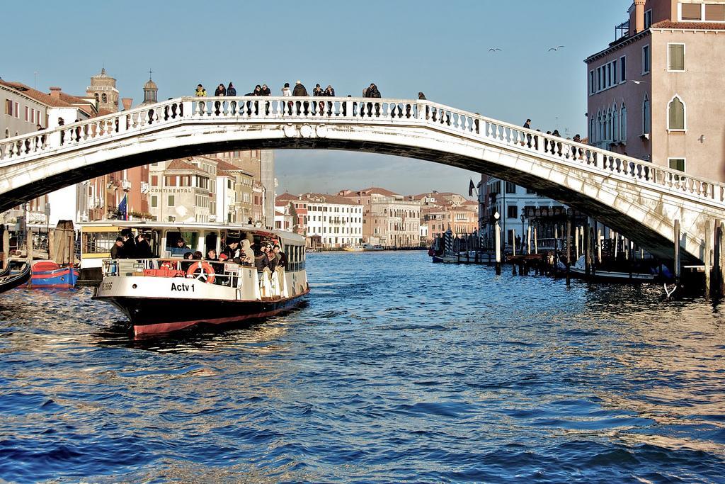 Residenza Ponte Degli Scalzi Венеция Екстериор снимка